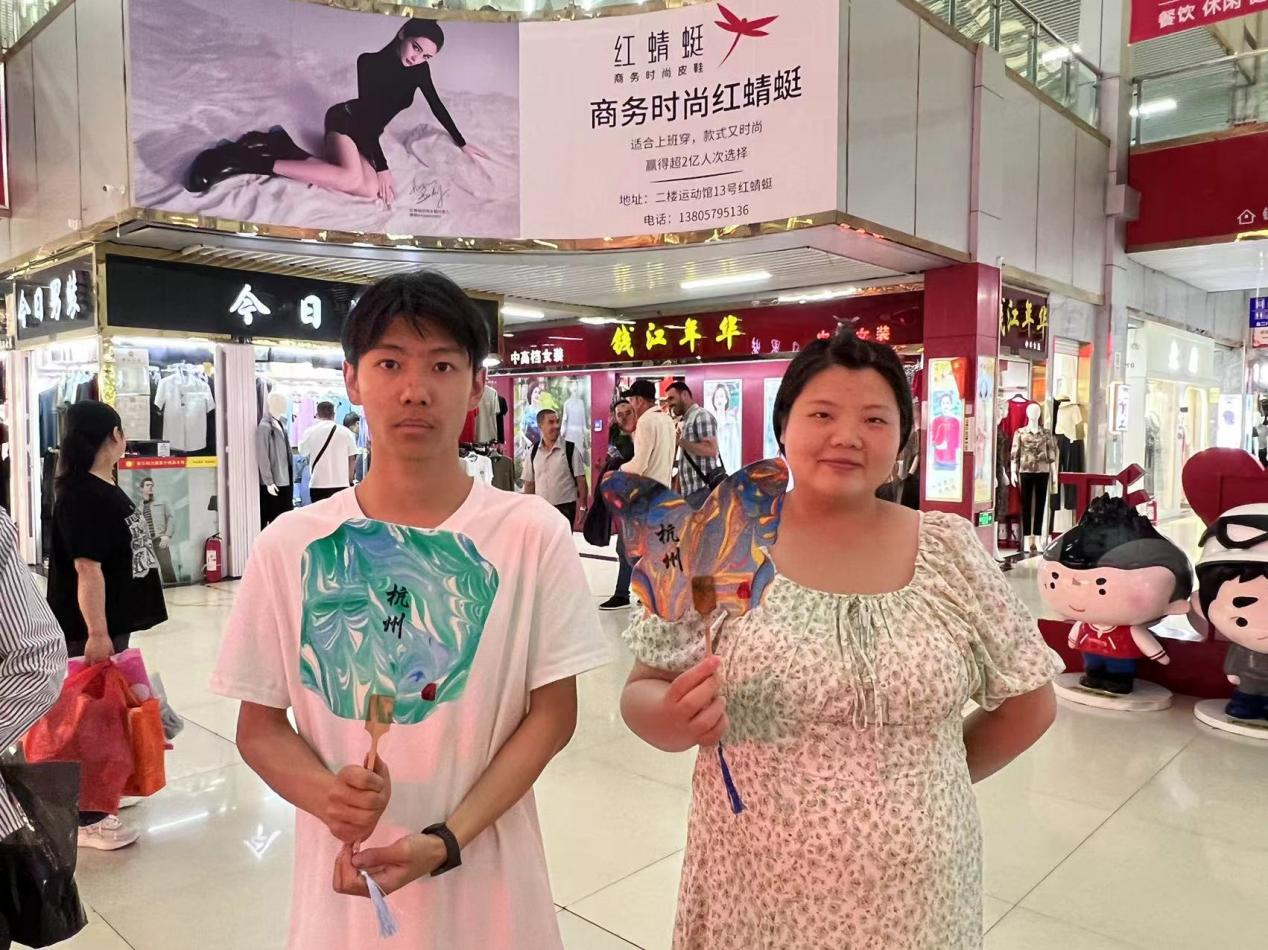 重拾蒲扇纳凉回忆，，，，，，一把非遗漆扇迎仲夏