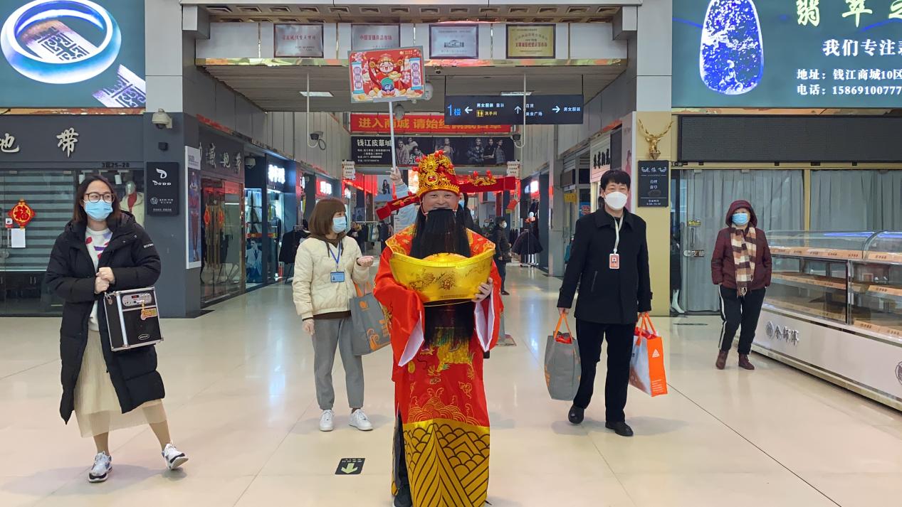 元宵节“领福袋，，，，，沾财气”