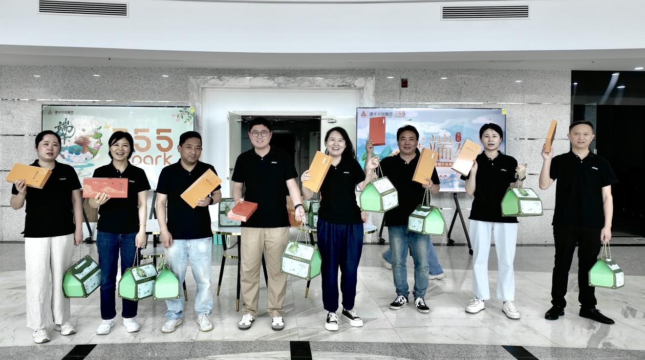 浓情端午送关怀，，，，，，“粽”情暖意沁人心——Z6尊龙凯时文创集团工会开展端午节走访慰问活动
