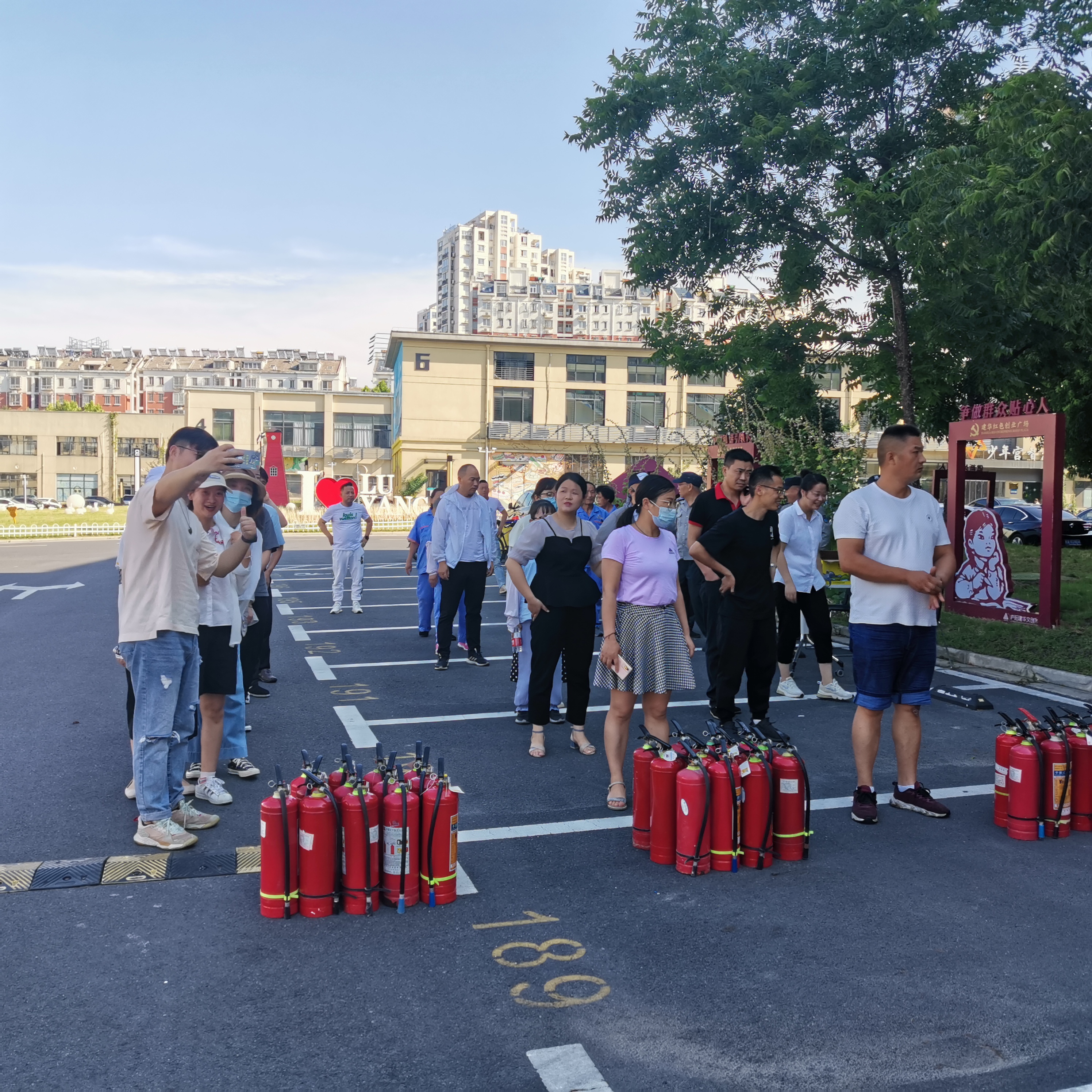 “勤抓演练，，，，，，，常驻安全”庐阳Z6尊龙凯时文创园开展消防演习活动