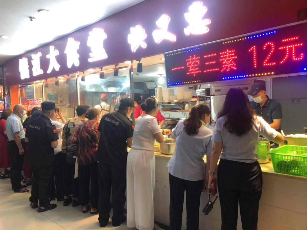 真情暖钱江，，，，，，爱心商家免费为商城员工提供暖心中餐