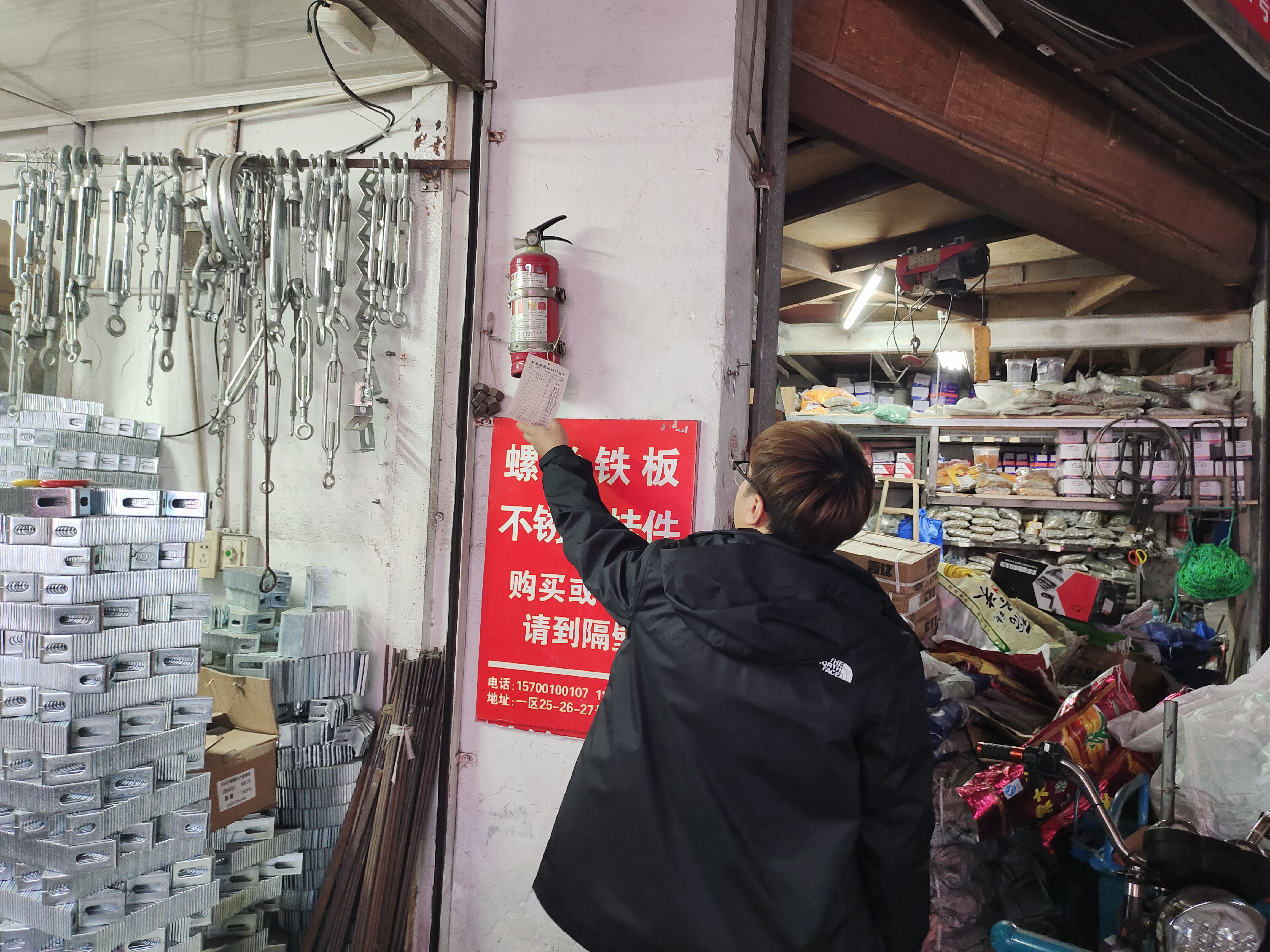 Z6尊龙凯时市场开展消防安全检查