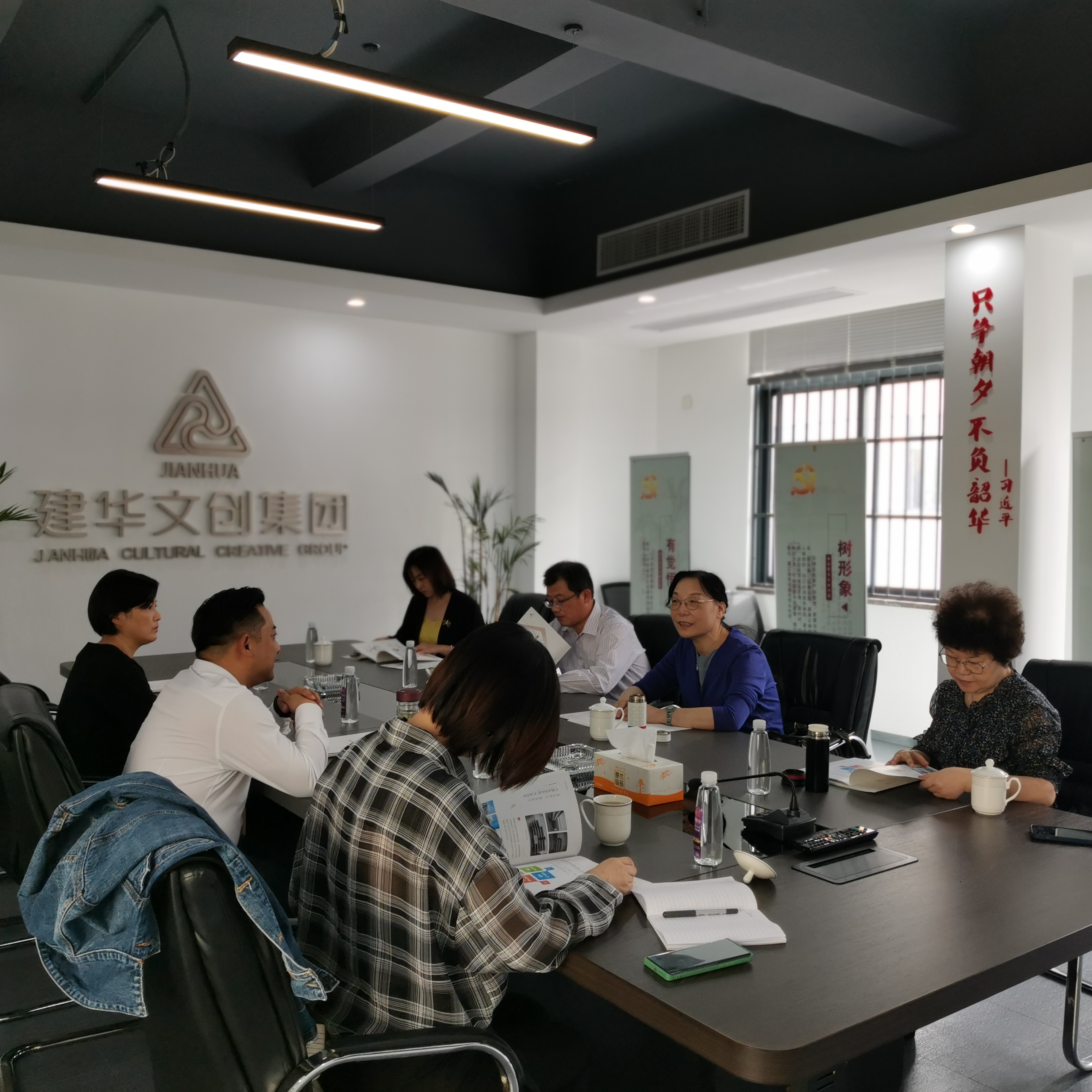 浙江省工商业联合会秘书长陈俊燕一行莅临庐阳Z6尊龙凯时文创园调研
