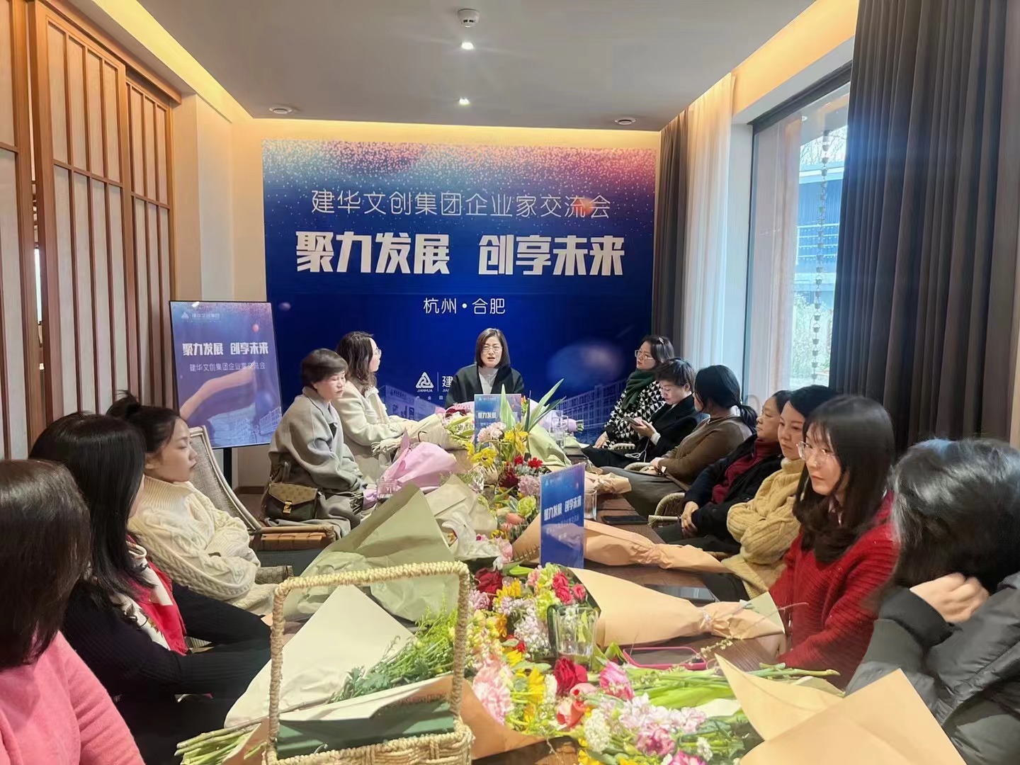 Z6尊龙凯时文创集团开展庆“三八”女企业家交流会