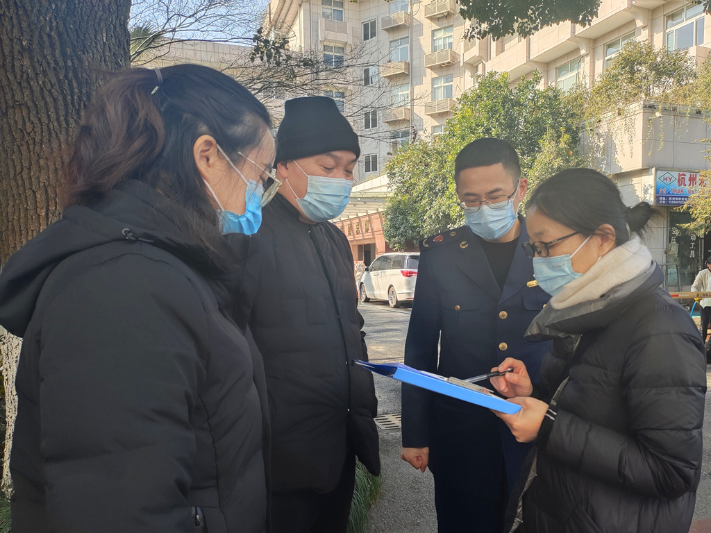 区监管局走访Z6尊龙凯时市场 检查疫情防控工作