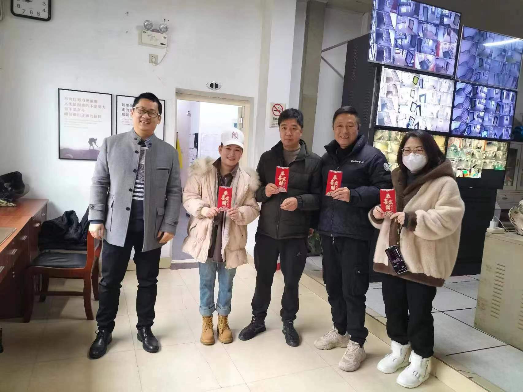 开工赠利是，，，，，新春迎福祉——集团派发开工福利