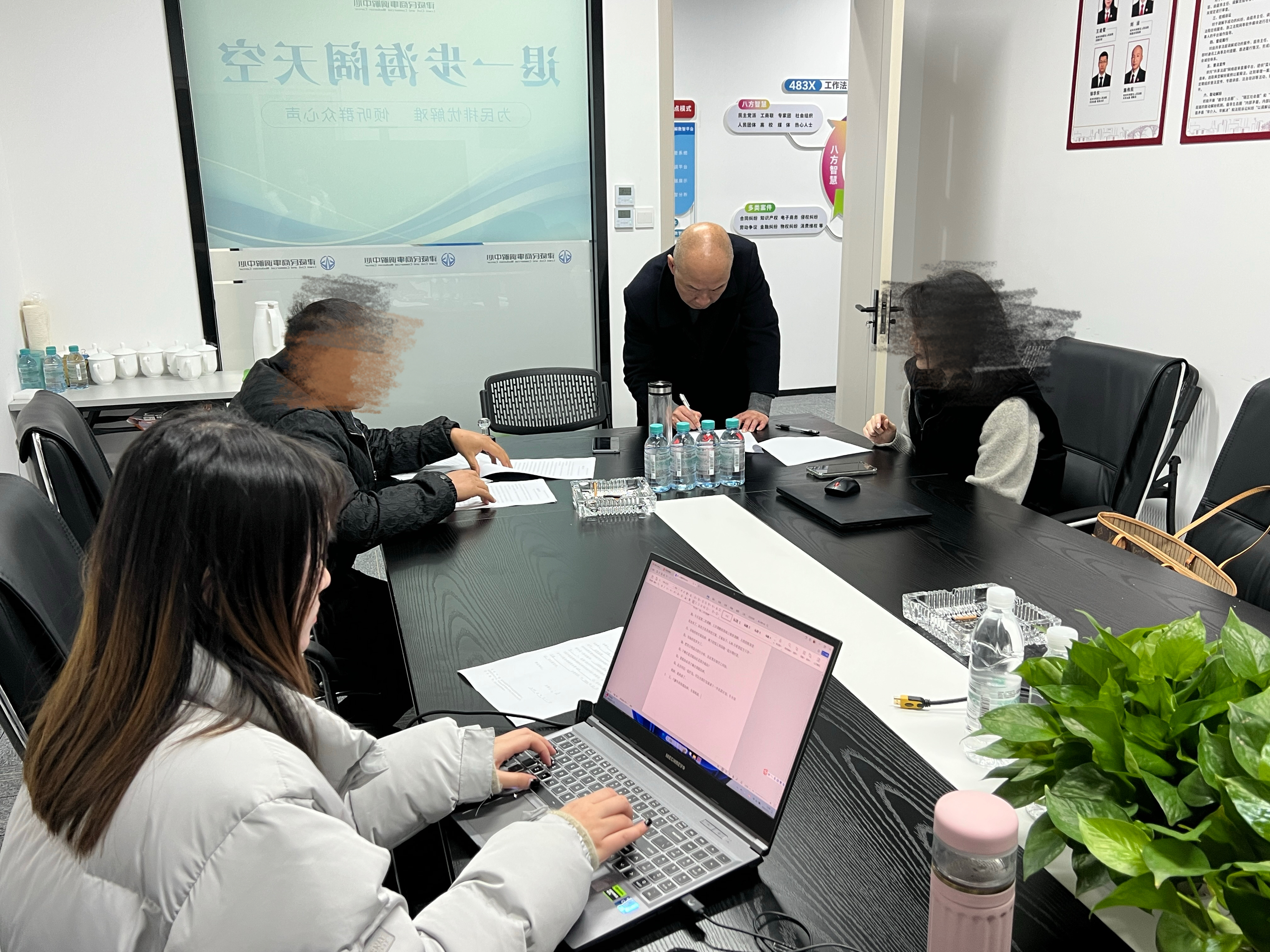 佳节将至不懈。。。。。。。，，，，，，高效解纷迎新春