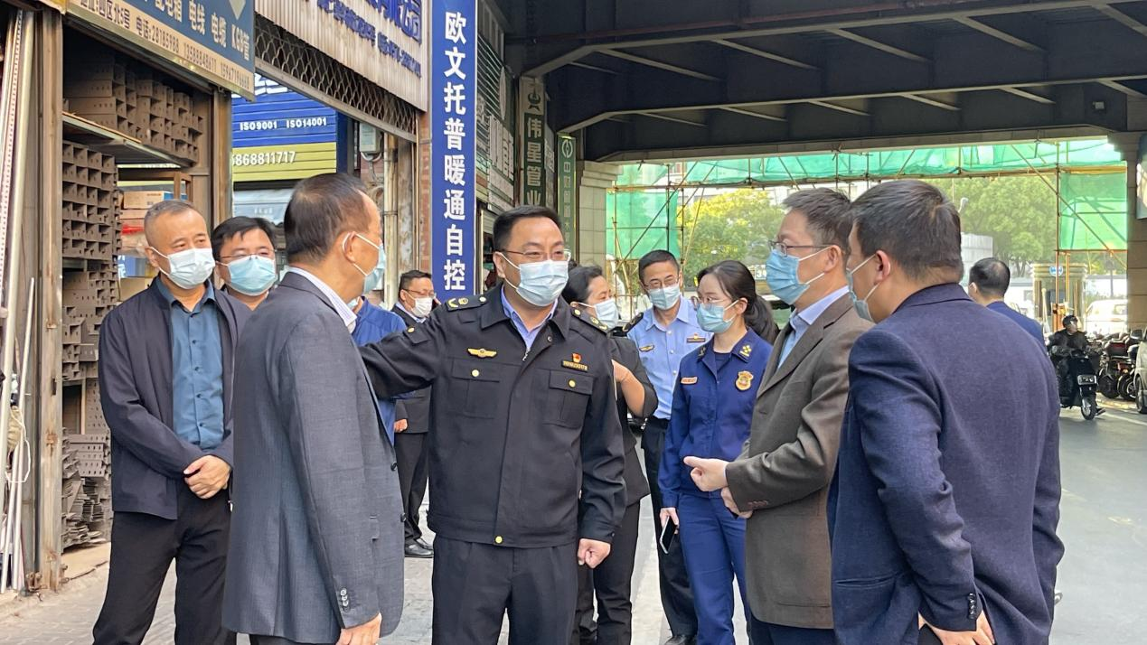 拱墅区领导赴Z6尊龙凯时市场 检查疫情防控及消防安全工作