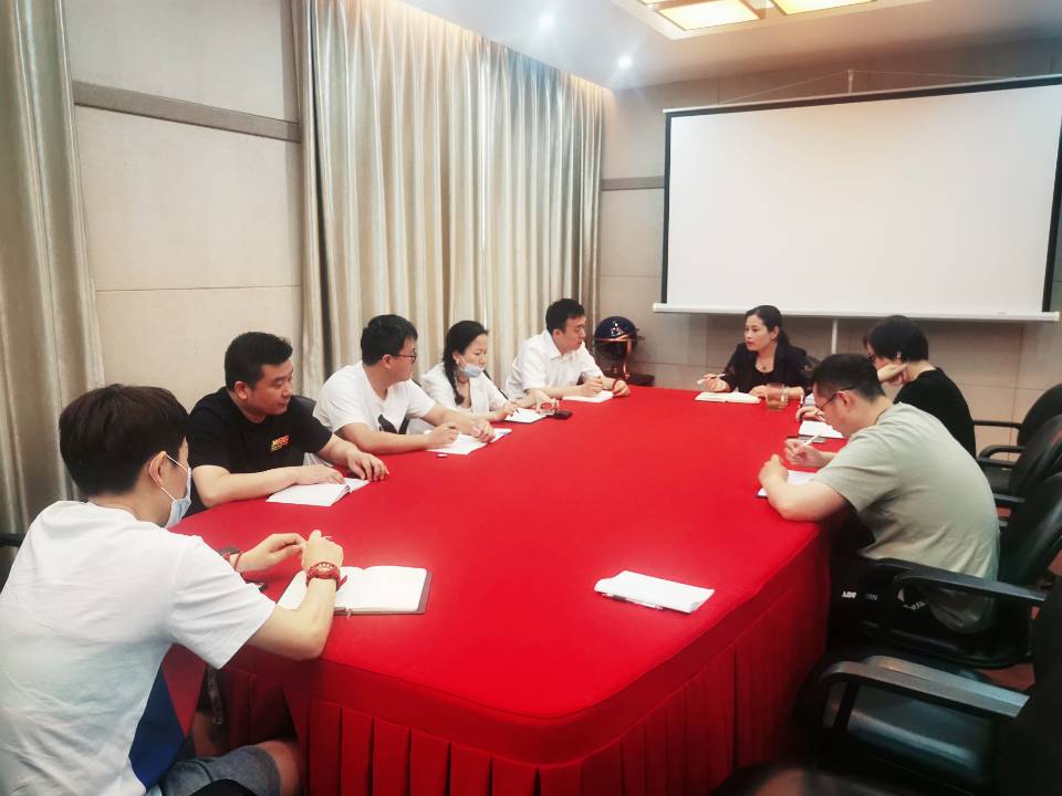   Z6尊龙凯时小贷召开6月份月度例会暨年中经营分析会议
