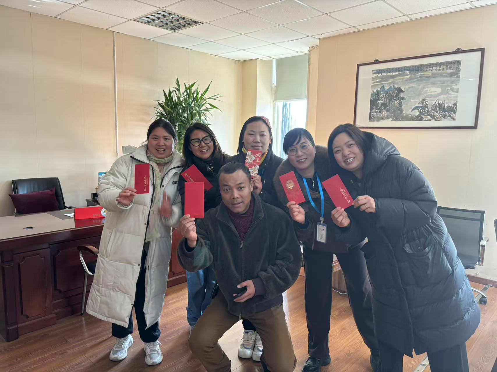 Z6尊龙凯时市场开门大吉 财源滚滚新启程