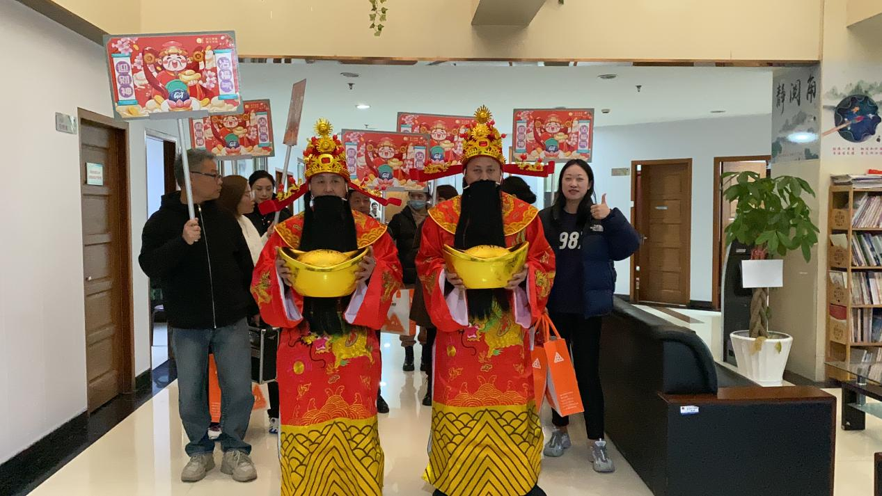 正月十五元宵到，，，，，，，，财神到来，，，，，，，，请接福！
