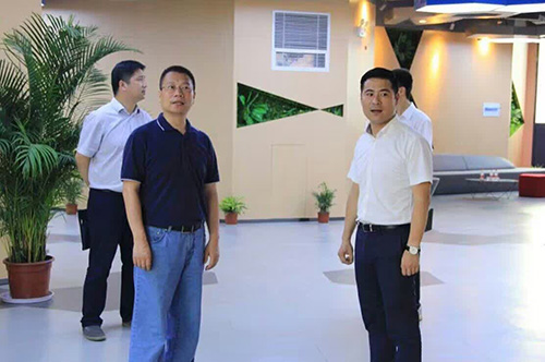 20160818拱墅区委常委、组织部李炜莅临杭州Z6尊龙凯时文创集团总部调研指导 (3).jpg